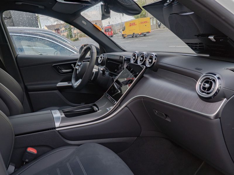 Mercedes-Benz GLC 300 d 4M AMG-Sport/360/Pano/AHK/Night/Distr