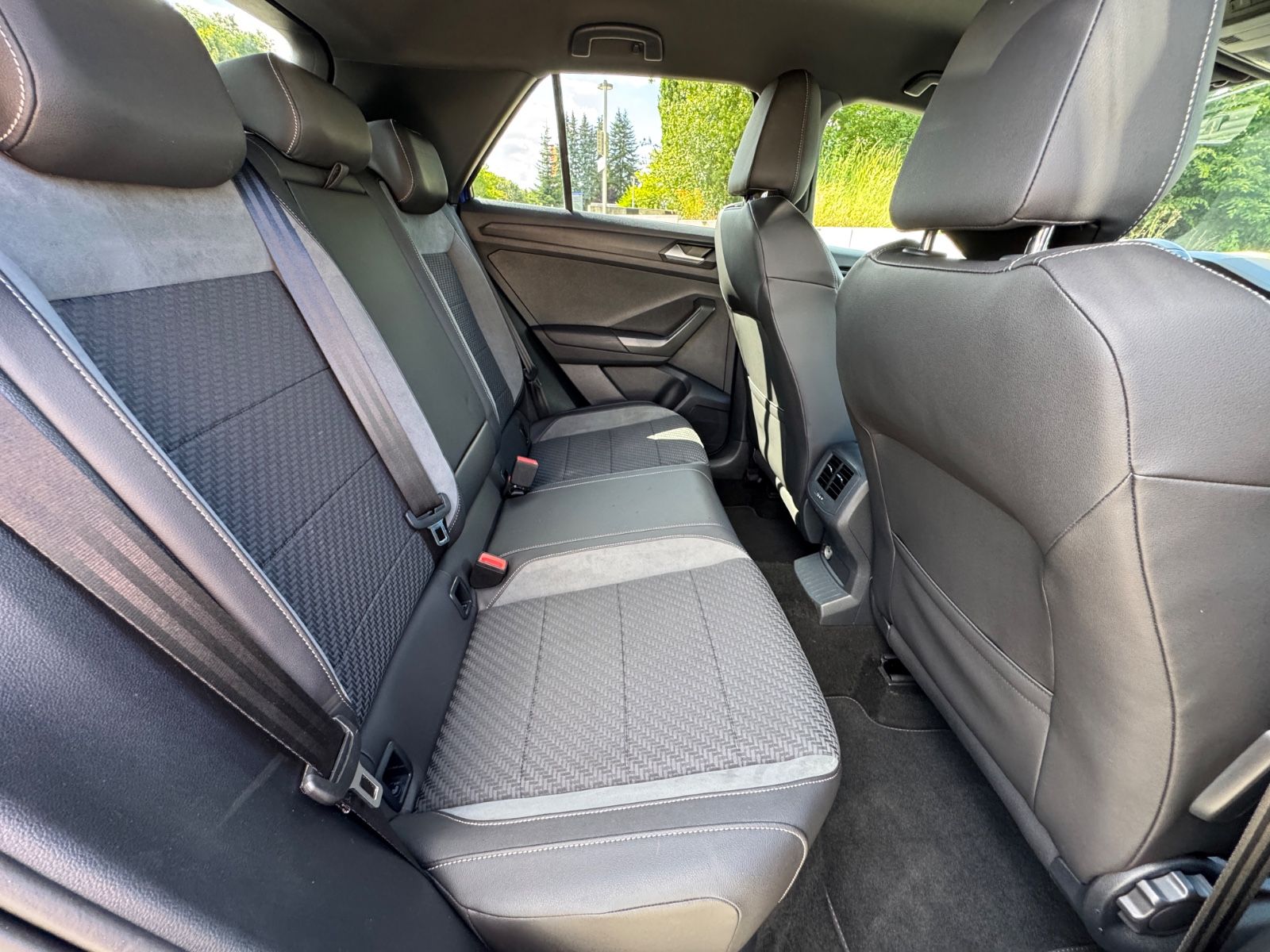 Volkswagen T-Roc R 4Motion - Samsaru's Car Outlet