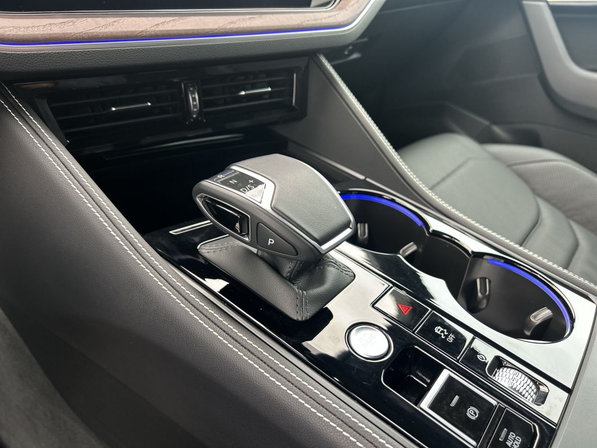 Volkswagen Touareg Elegance TDi - Samsaru's Car Outlet