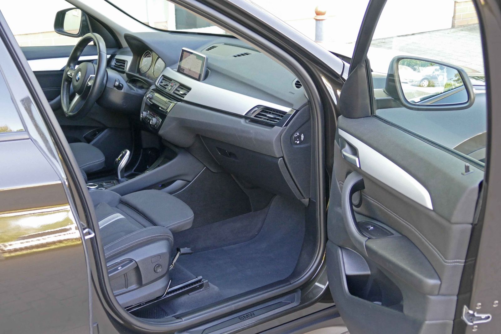 BMW X1 xDrive 20i Advantage - Samsaru's Car Outlet