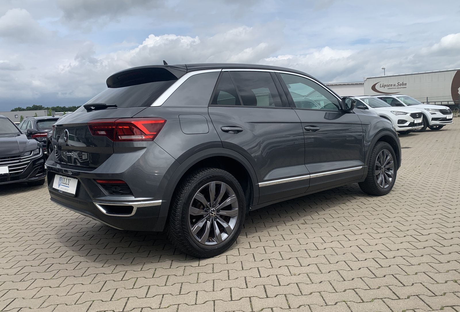 Volkswagen T-Roc 1.5 TSI Sport - Samsaru's Car Outlet