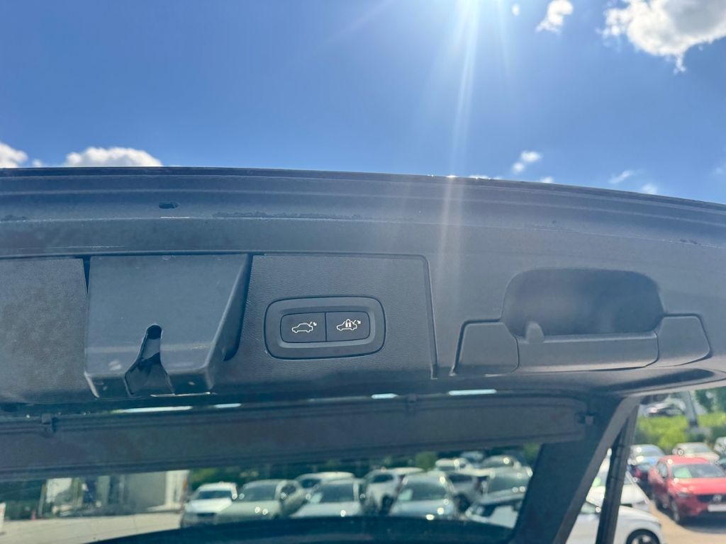 Volvo XC60 Momentum Pro B4 Diesel - Samsaru's Car Outlet