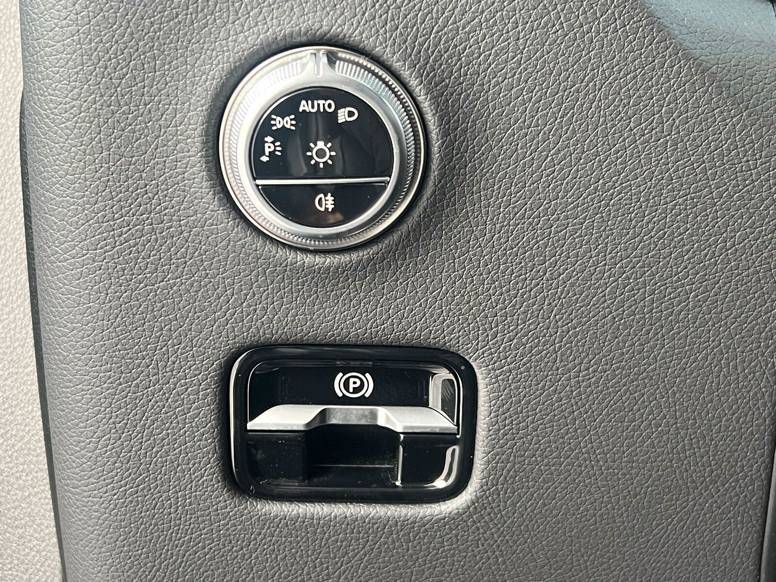 Mercedes-Benz GLC 300 e 4M Avantgarde/Navi/Pano-Dach/Distronic