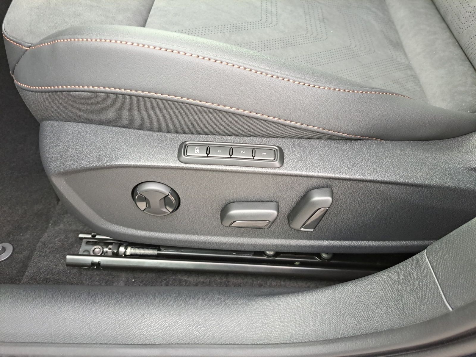 Cupra Formentor VZ 2.0 TSI 333 MATRIX*360°*PANO*AHK*SE