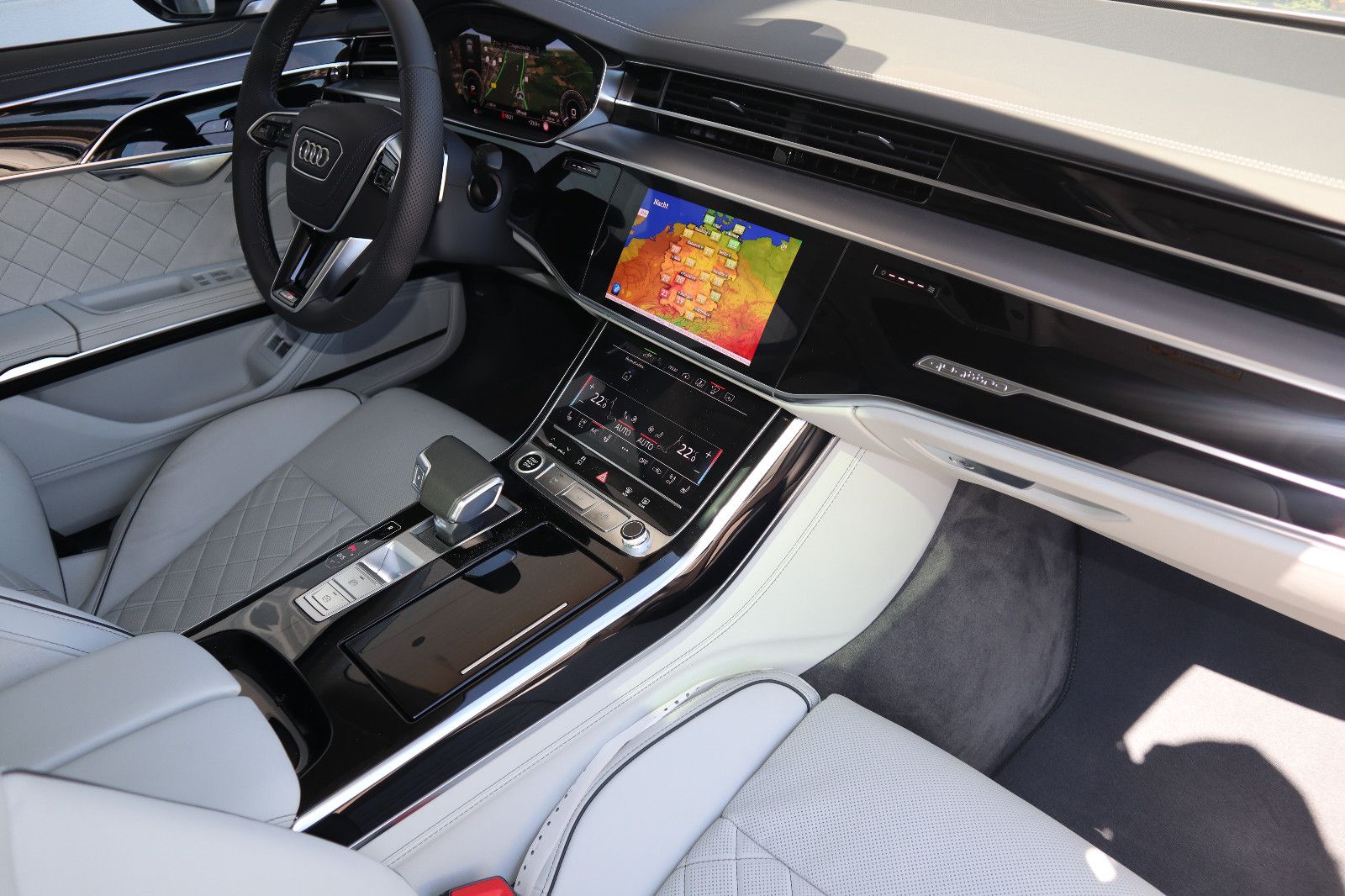 Audi A8L 60 TFSIe lang exclusive S-LINE - Samsaru's Car Outlet