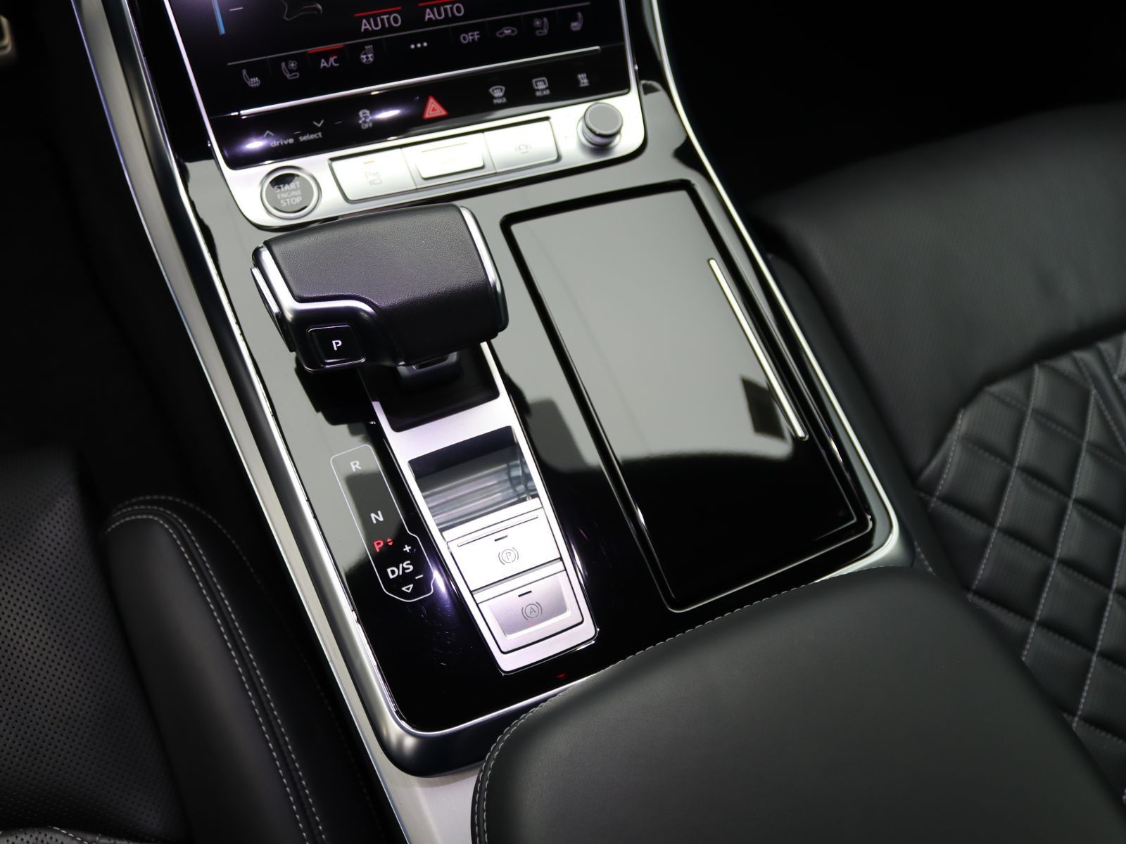 Audi Q8 S-Line select 50TDI quattro / Pano, 360°, AHK