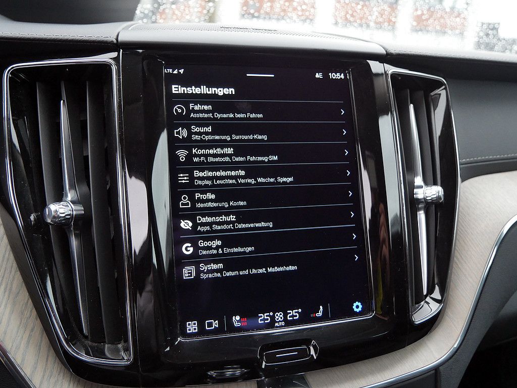 Volvo XC60 B4 Inscription AWD AHK FACEL. STANDHZ LED