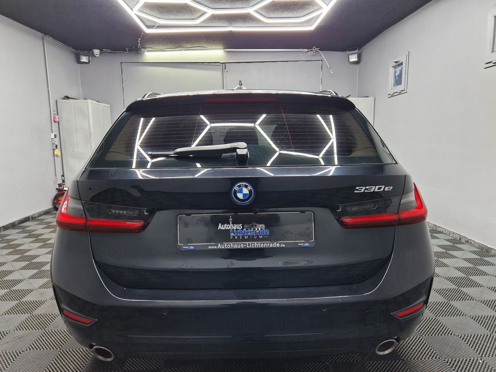 BMW 330 e Sport Line - Samsaru's Car Outlet