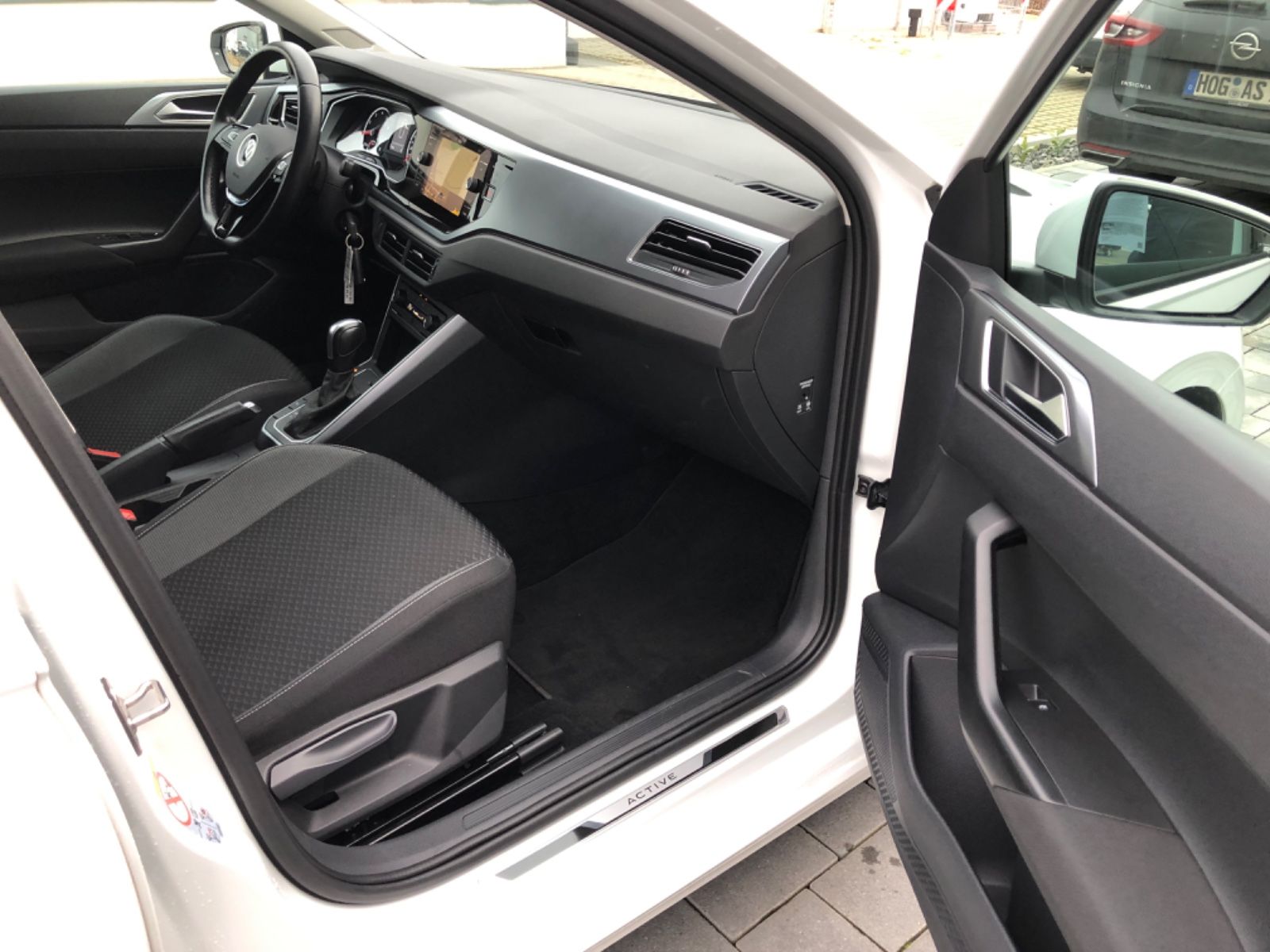 Volkswagen Polo VI Active - Samsaru's Car Outlet