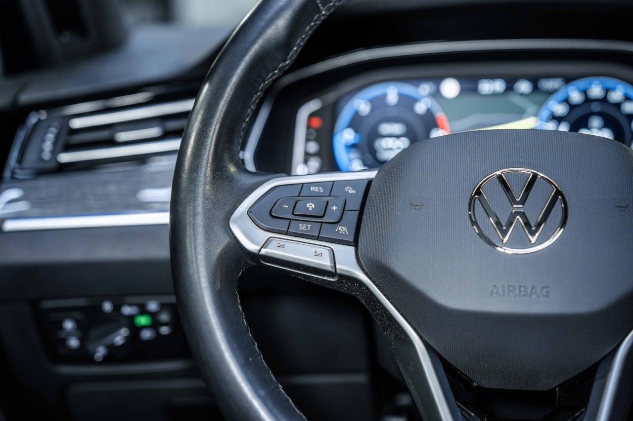 Volkswagen Passat 2.0 TDI DSG 2x R-Line STAHZG H&K PANO AHK