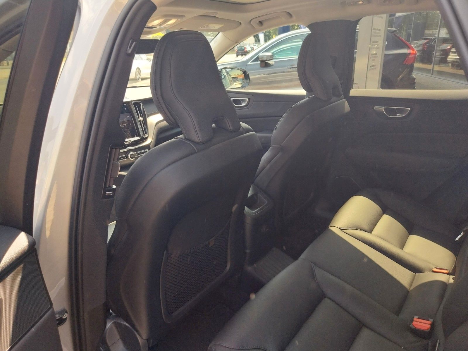 Volvo XC60 Ultimate Dark Recharge Plug-In Hybrid AWD - Samsaru's Car Outlet