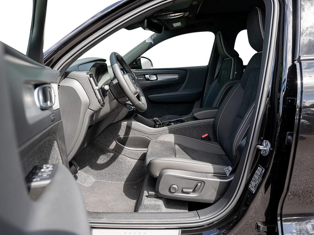 Volvo XC40 B3 Ultra Black Edition AHK PANO 360°