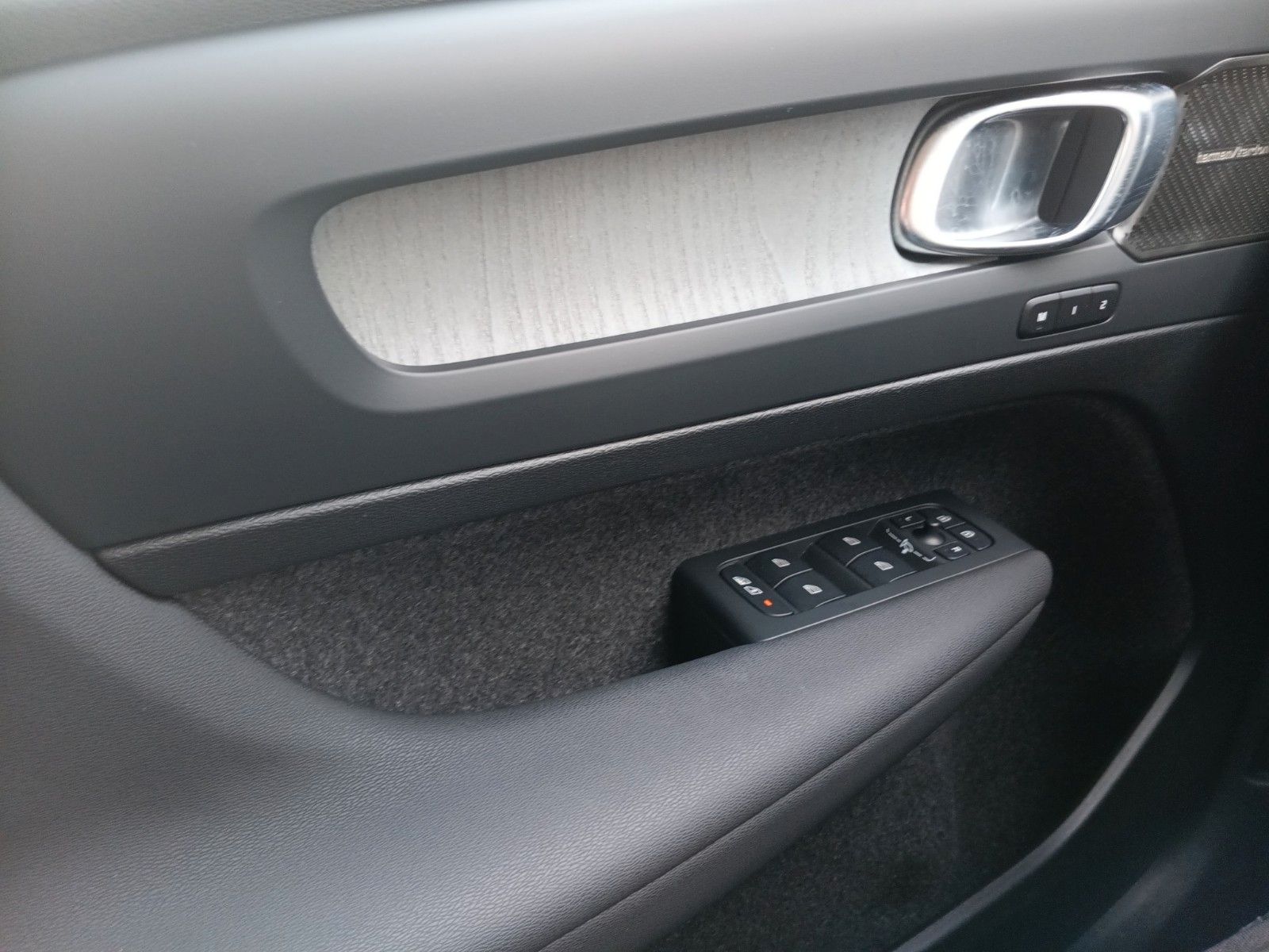 Volvo XC40 B4 Ultra 2WD - Samsaru's Car Outlet