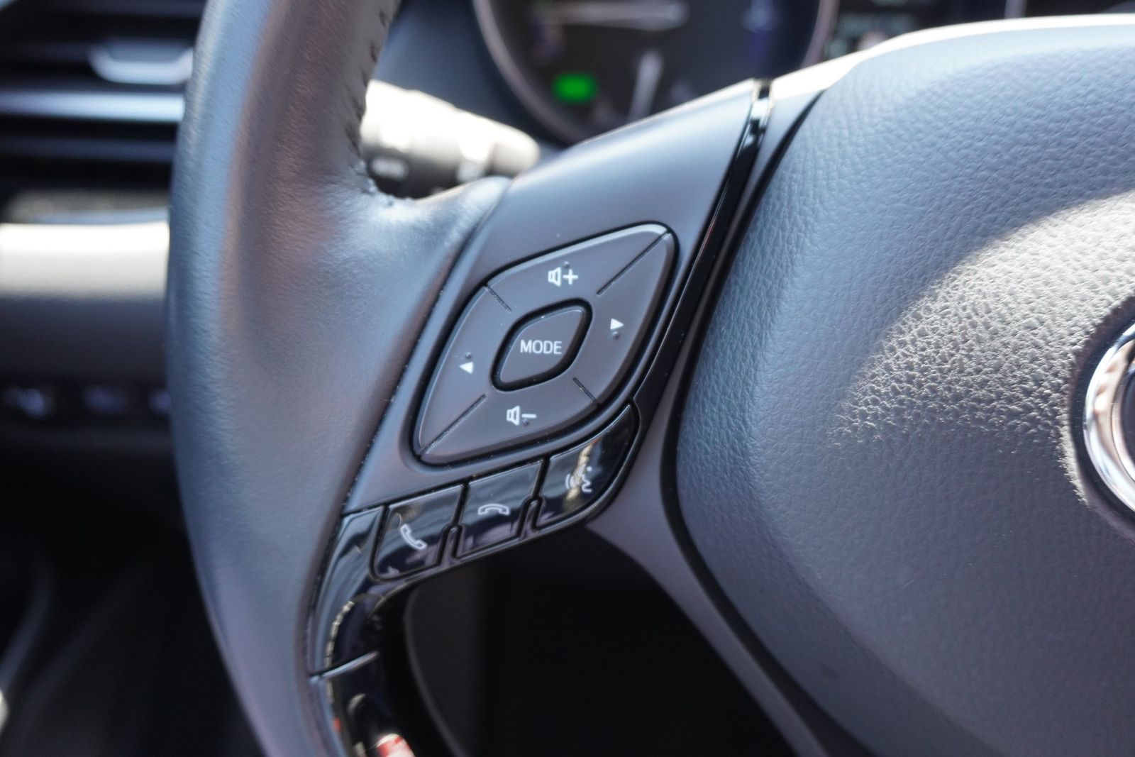 Toyota C-HR 1.8 Hybrid - Samsaru's Car Outlet