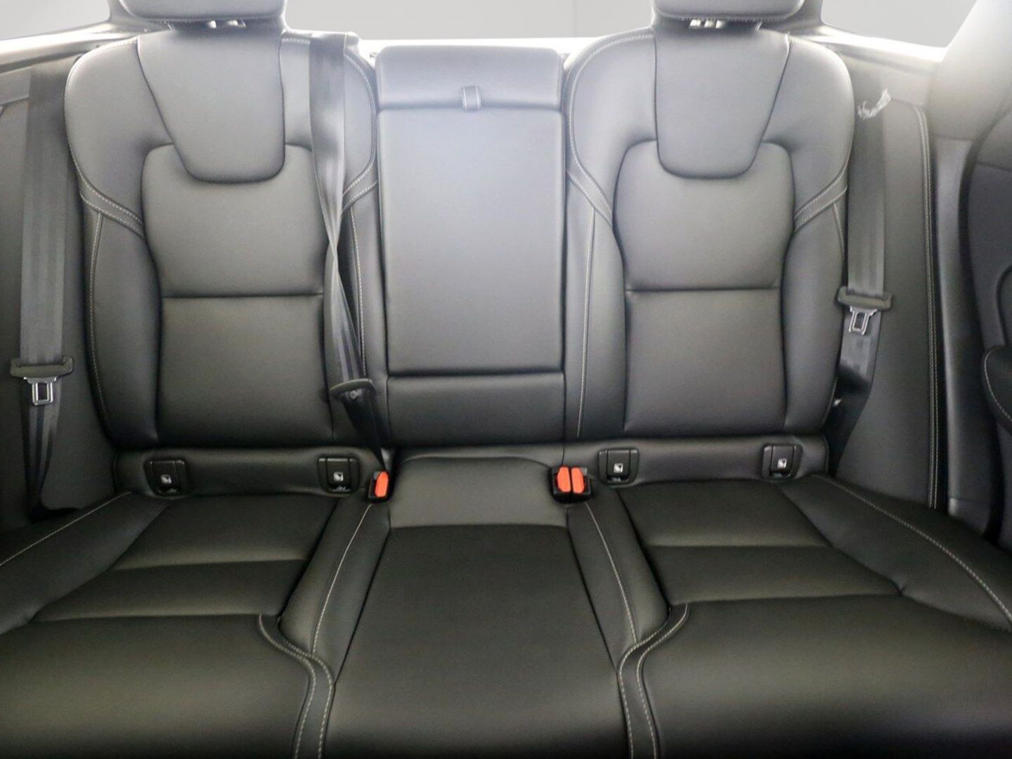 Volvo XC60 T8 Plus Black Edition Recharge Plug-In Hybrid - Samsaru's Car Outlet