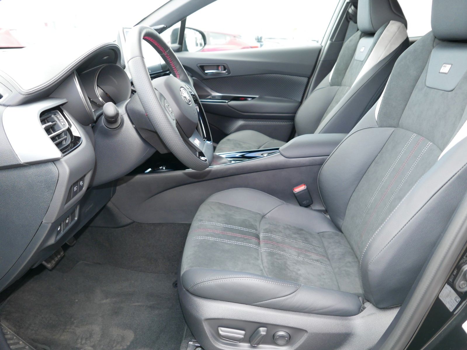 Toyota C-HR 2.0 Hybrid GR Sport Black - Samsaru's Car Outlet