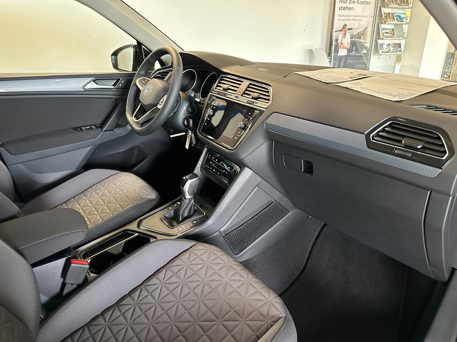 Volkswagen Tiguan 1.5 TSI DSG Life - Samsaru's Car Outlet