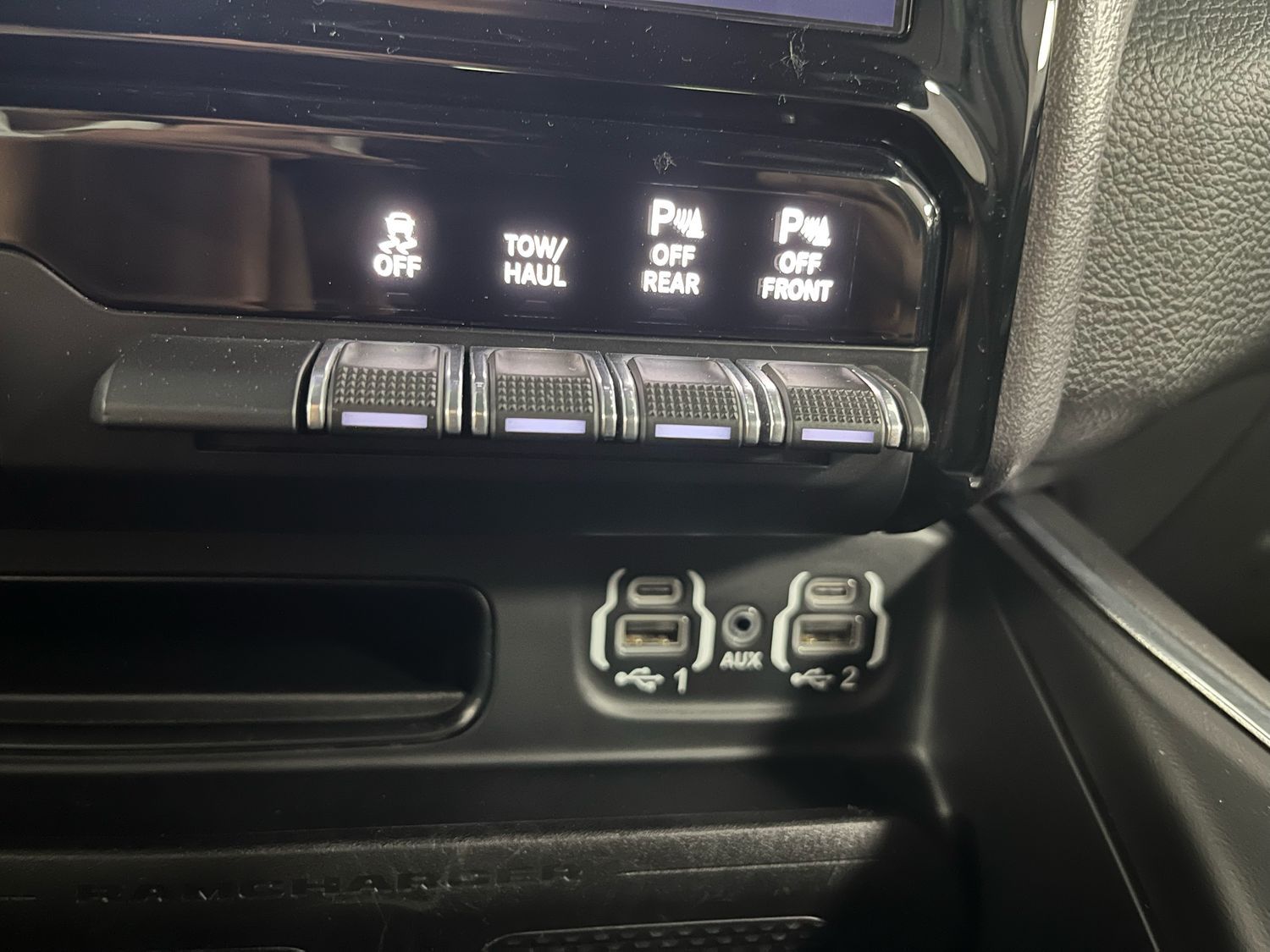 Dodge RAM 5,7l V8 *LARAMIE/12 Zoll Display/LED/AHK/SHZ
