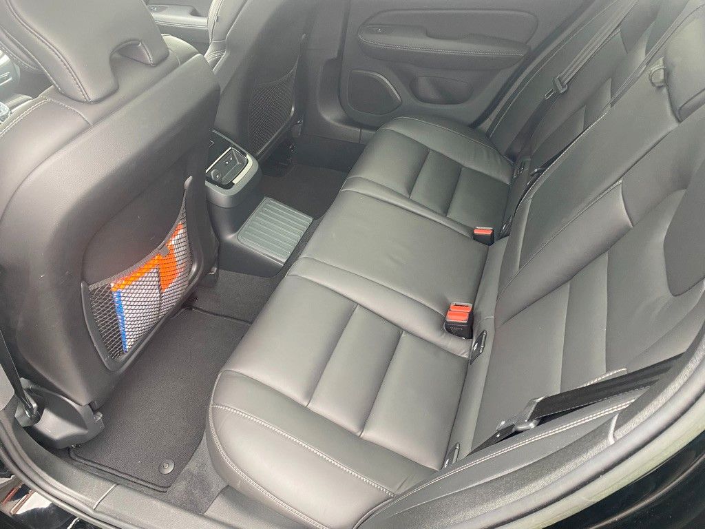 Volvo V60 T 8 Ultimate Dark Recharge AHK/Massage/Pano