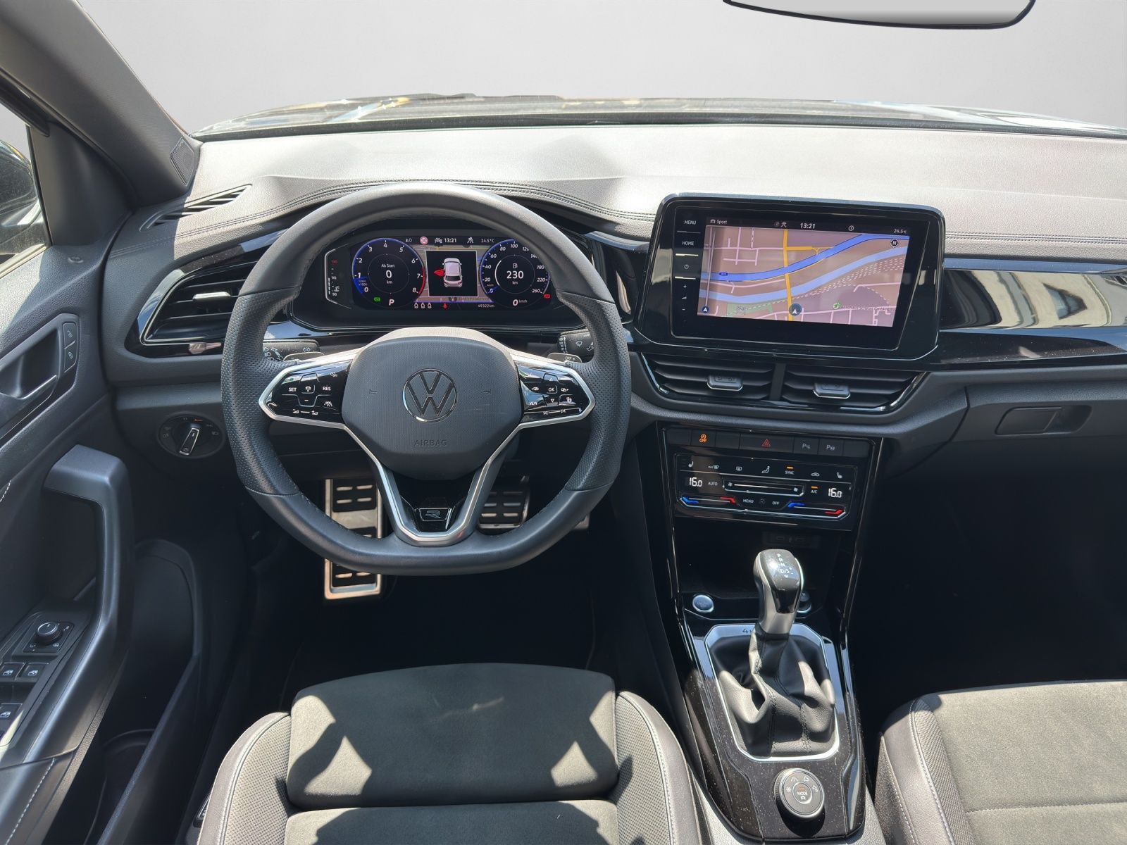 Volkswagen T-Roc R-Line 2.0 TSI DSG - Samsaru's Car Outlet
