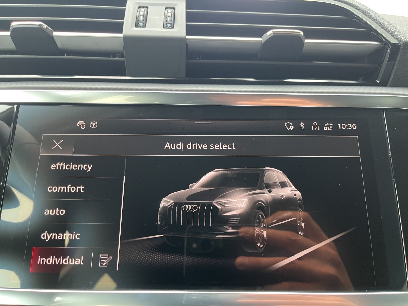 Audi Q3 40 TFSI quattro advanced - Samsaru's Car Outlet
