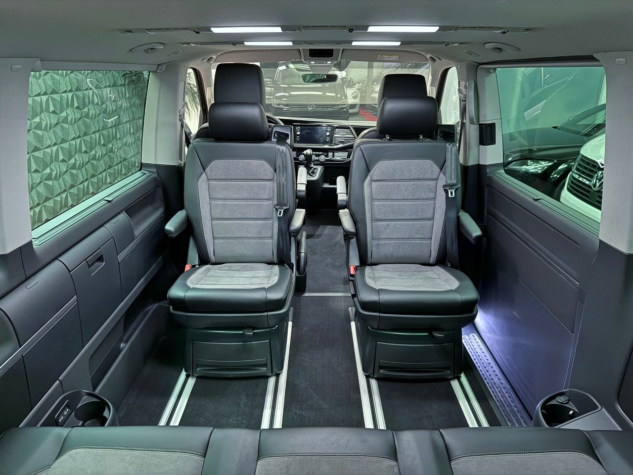 Volkswagen T6.1 Multivan 2.0 TDI DSG 4Motion - Samsaru's Car Outlet