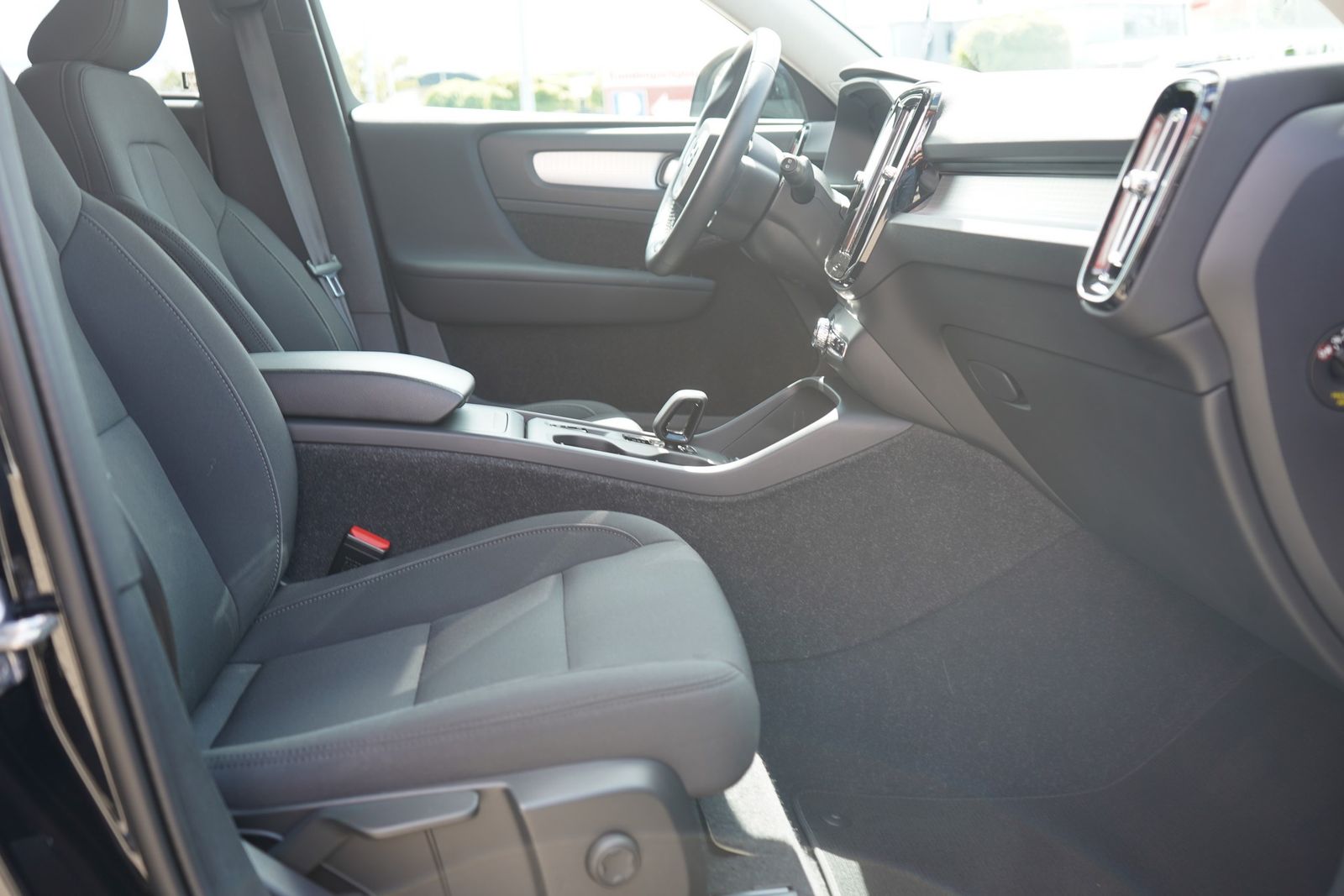 Volvo XC 40 T3 2WD Momentum Pro - Samsaru's Car Outlet
