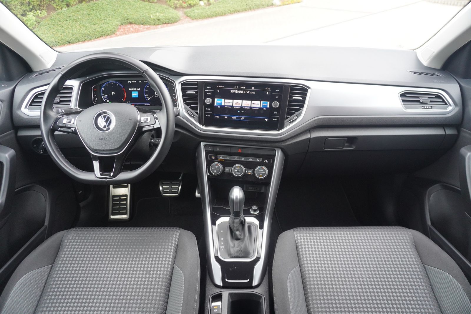 Volkswagen T-Roc 1.5 TSI Active - Samsaru's Car Outlet