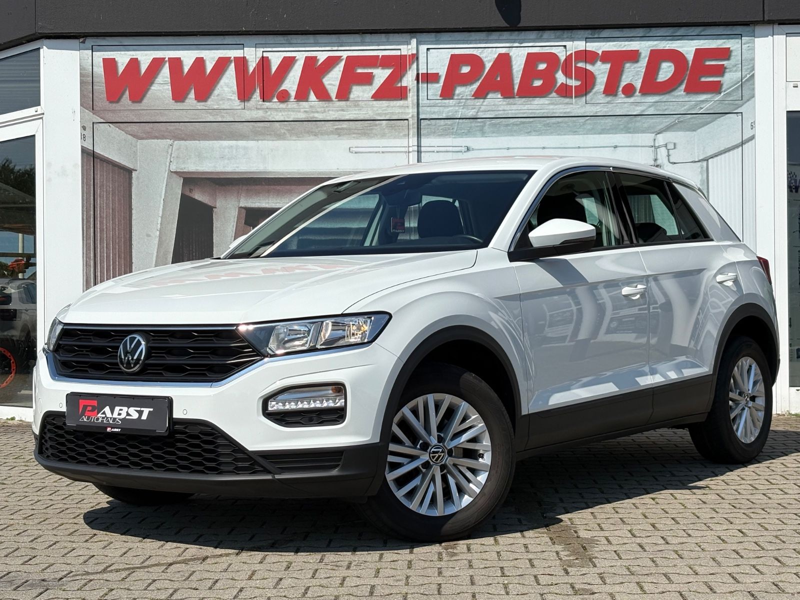 Volkswagen T-Roc - Samsaru's Car Outlet