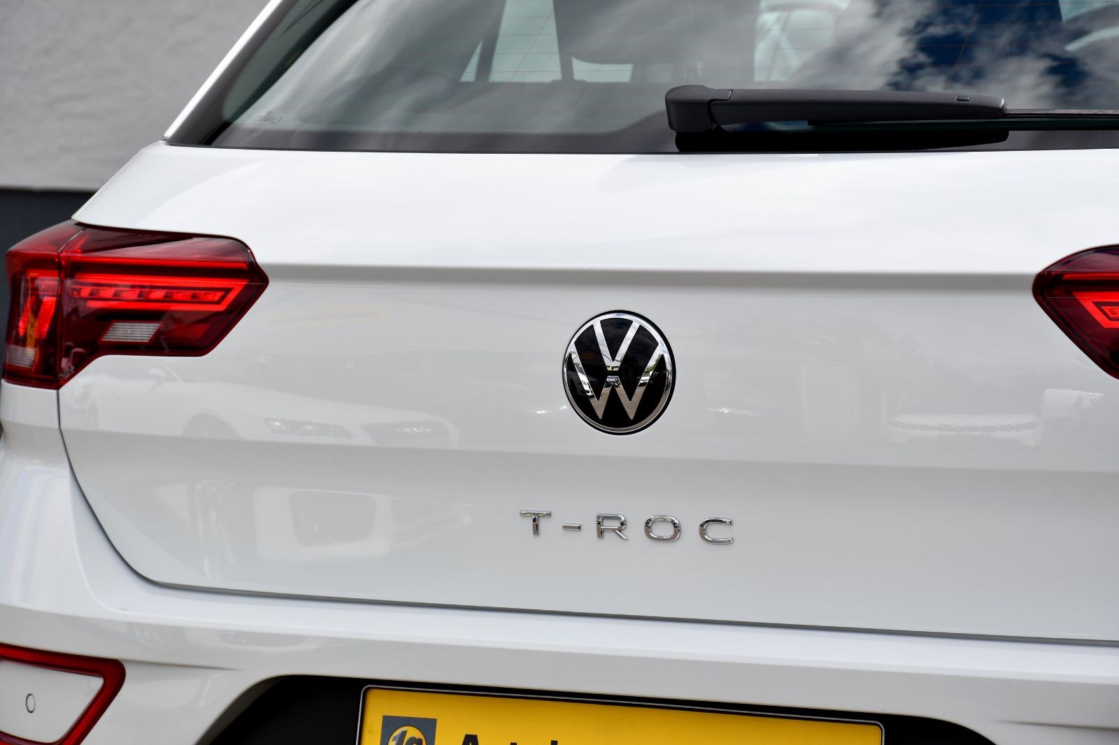 Volkswagen T-Roc Life - Samsaru's Car Outlet