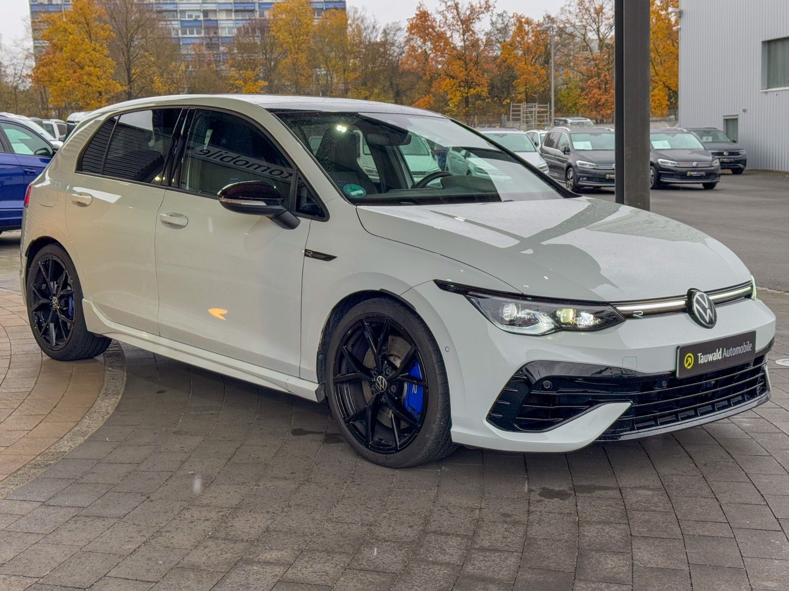 Volkswagen Golf VIII R 2.0 TSI DSG - Samsaru's Car Outlet