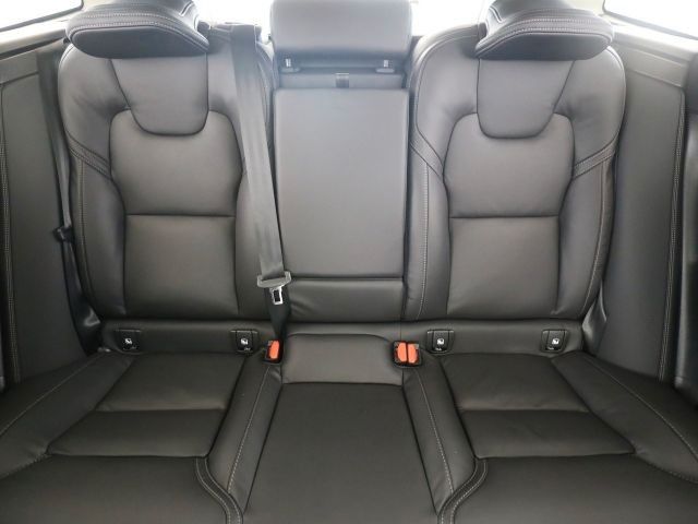 Volvo XC60 B5 Ultra Dark AWD B&W Massage 22"Luftfwk