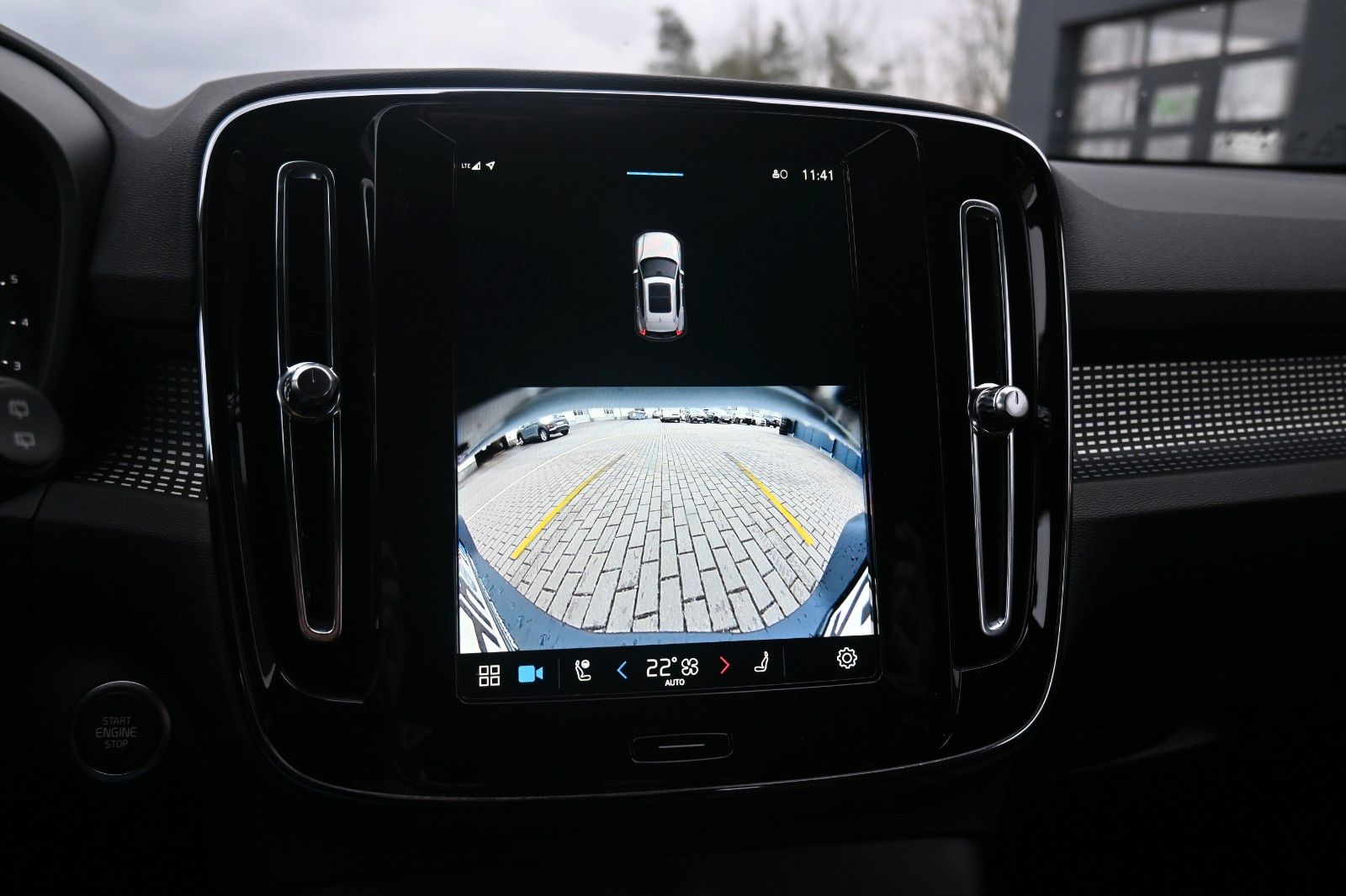 Volvo XC40 B3 DKG Plus Dark*FSHZG*H&K*BLIS*ACC*AHK