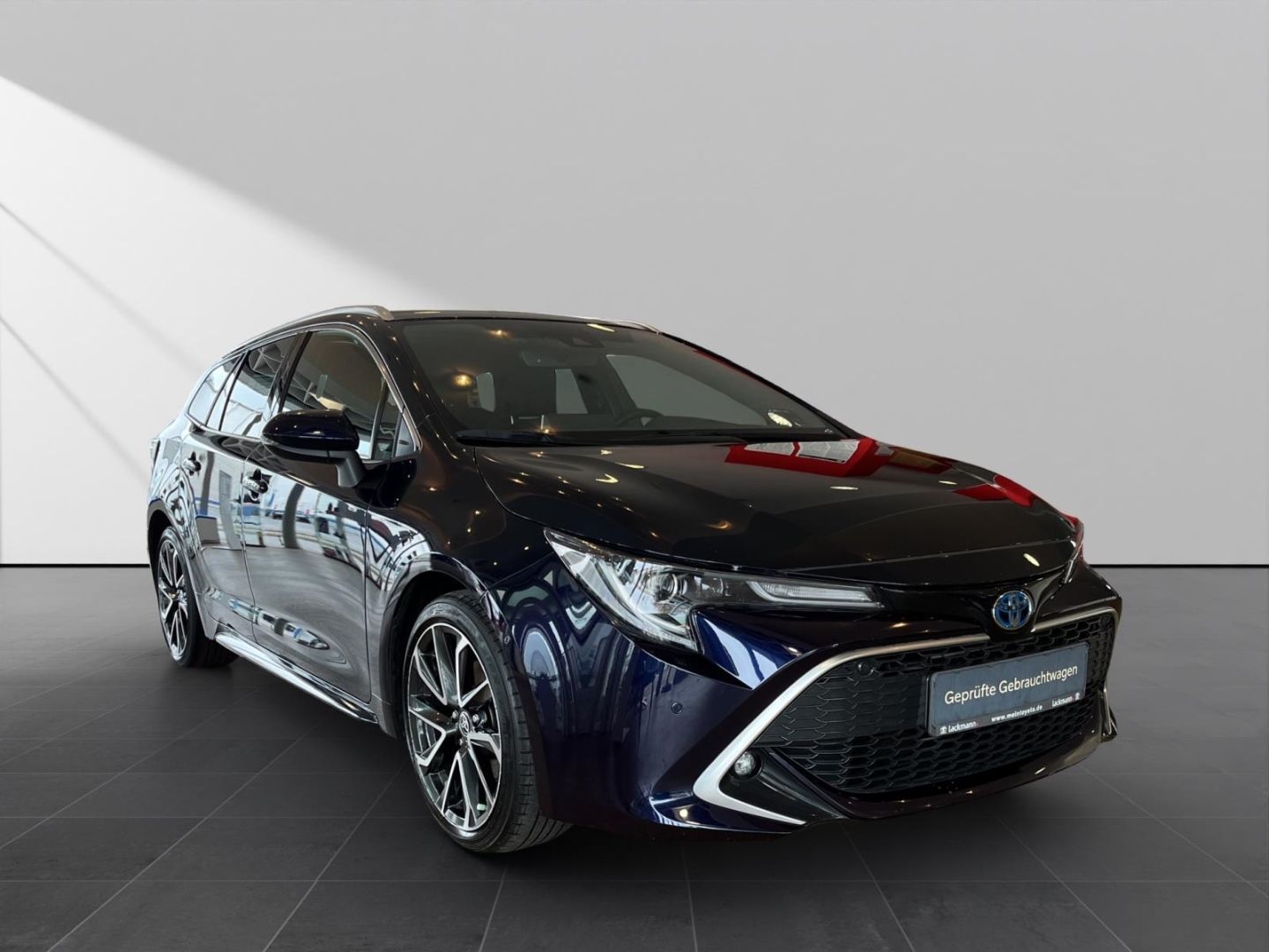 Toyota Corolla 2.0 TS Hybrid Lounge *Navi*LED*Panorama*