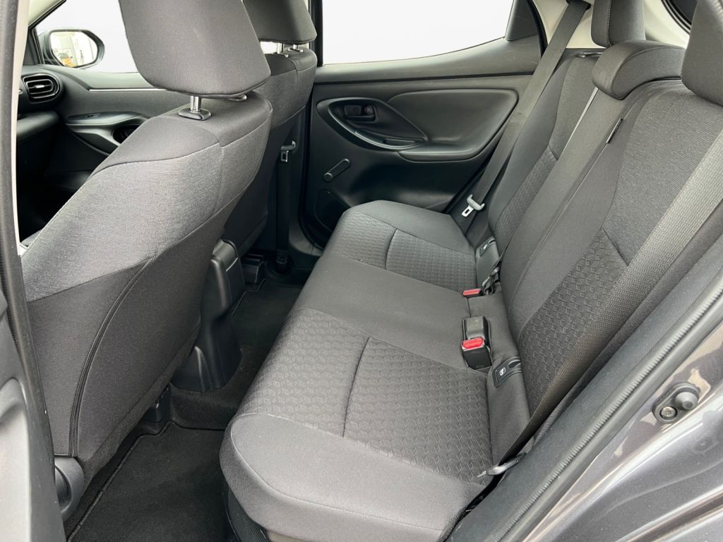 Toyota Yaris Hybrid 1.5 Business Edition - Samsaru's Car Outlet