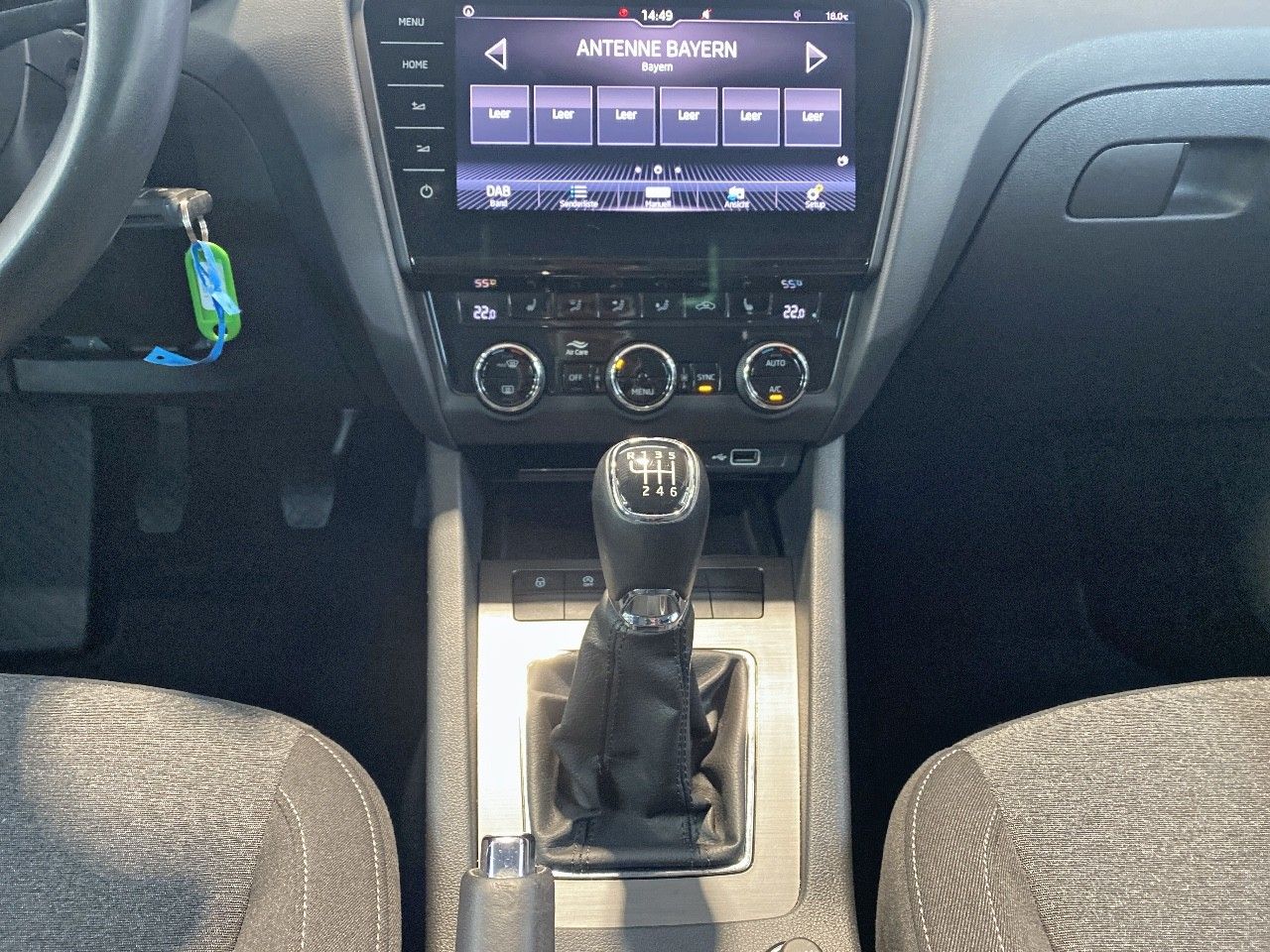 Skoda Octavia Combi Tour 1.5 TSI - Samsaru's Car Outlet