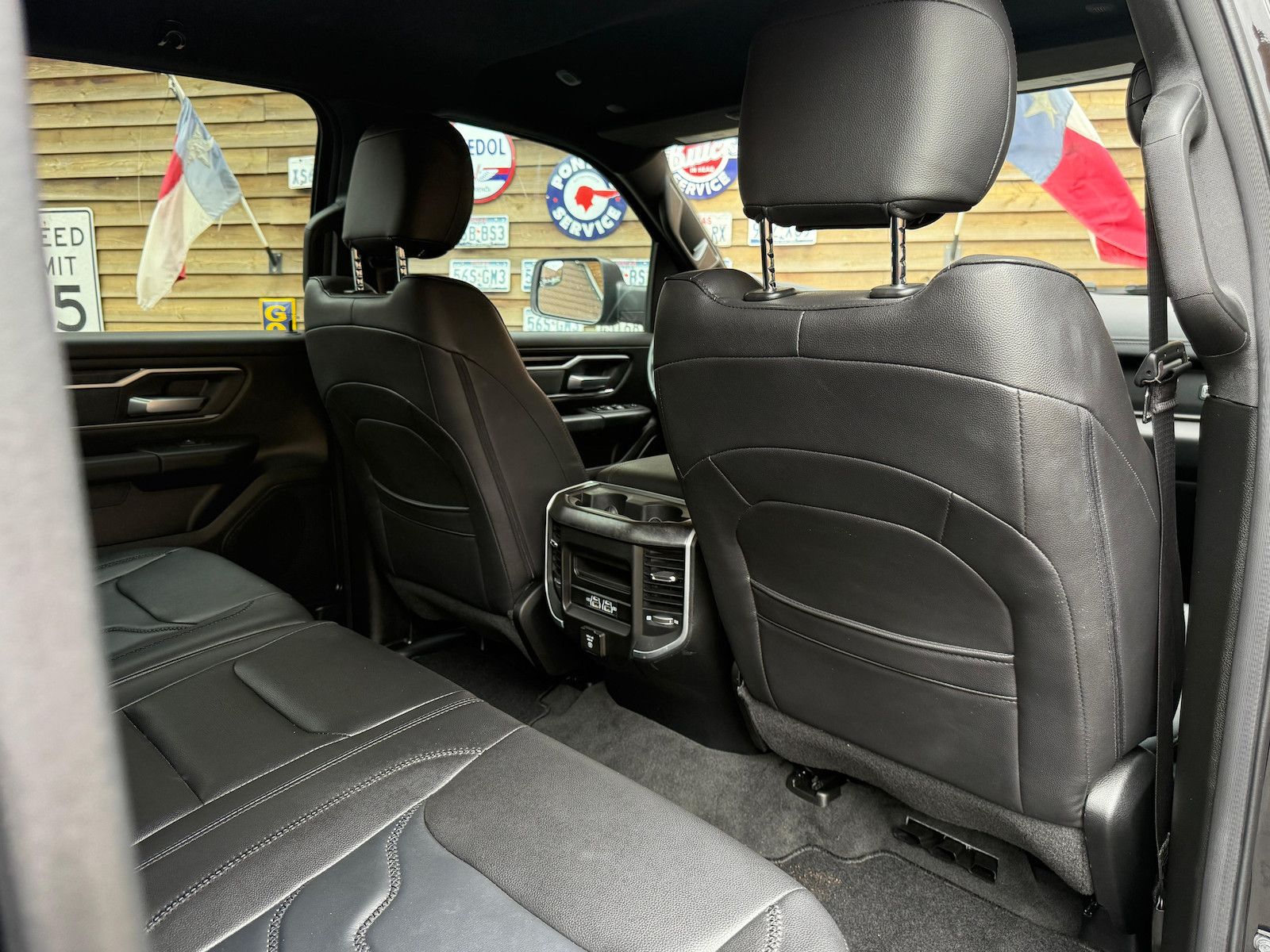 Dodge RAM 1500 6´´ BLACK WIDOW 5.7L 12´´ LED