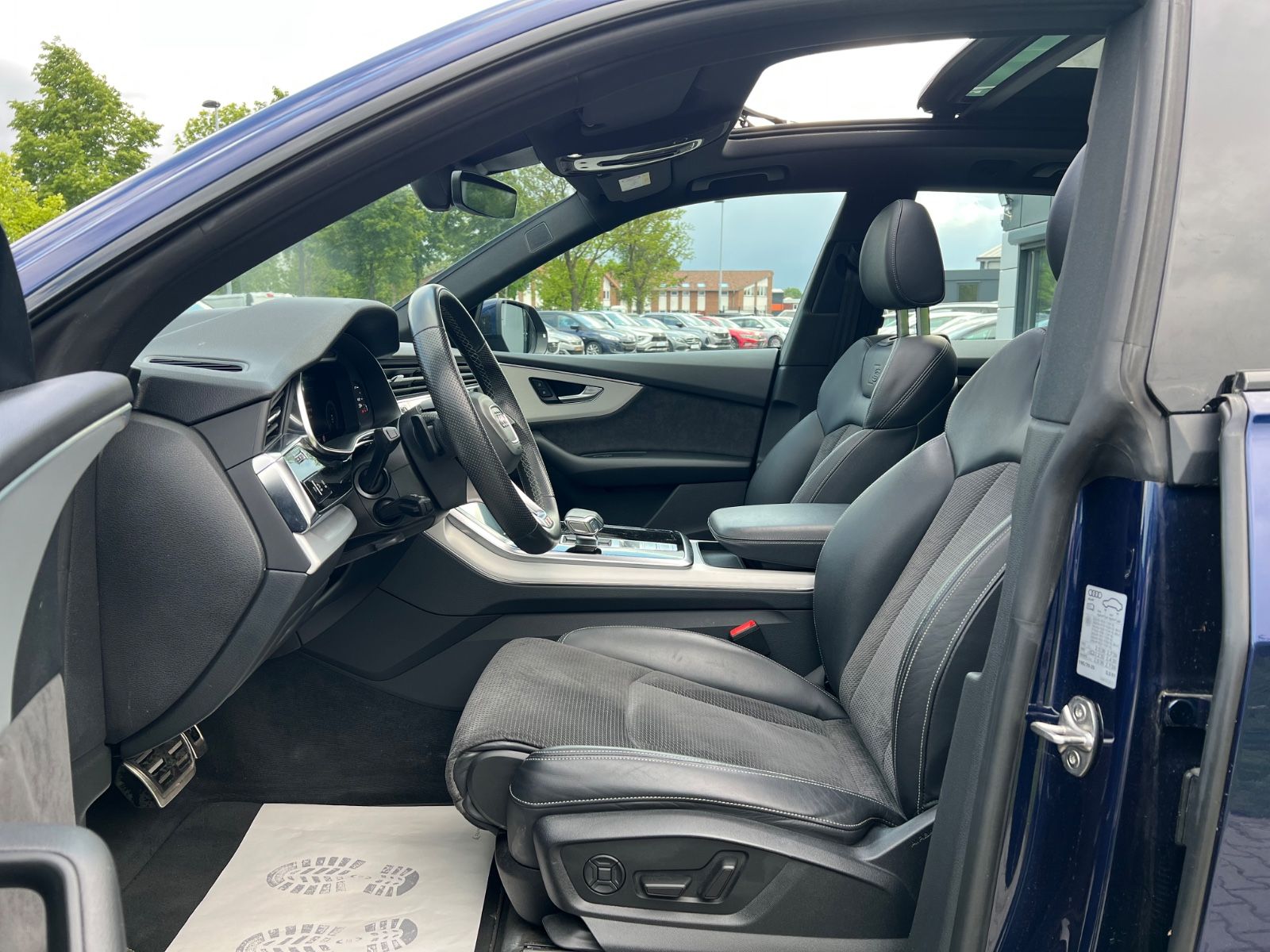 Audi Q8 50 TDI quattro*S-LINE* Panorama*SOFT-CLOSE*