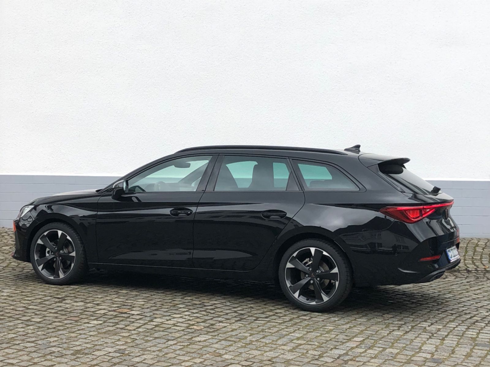 Cupra Leon Sportstourer 1.5 eTSI ACT DSG - Samsaru's Car Outlet