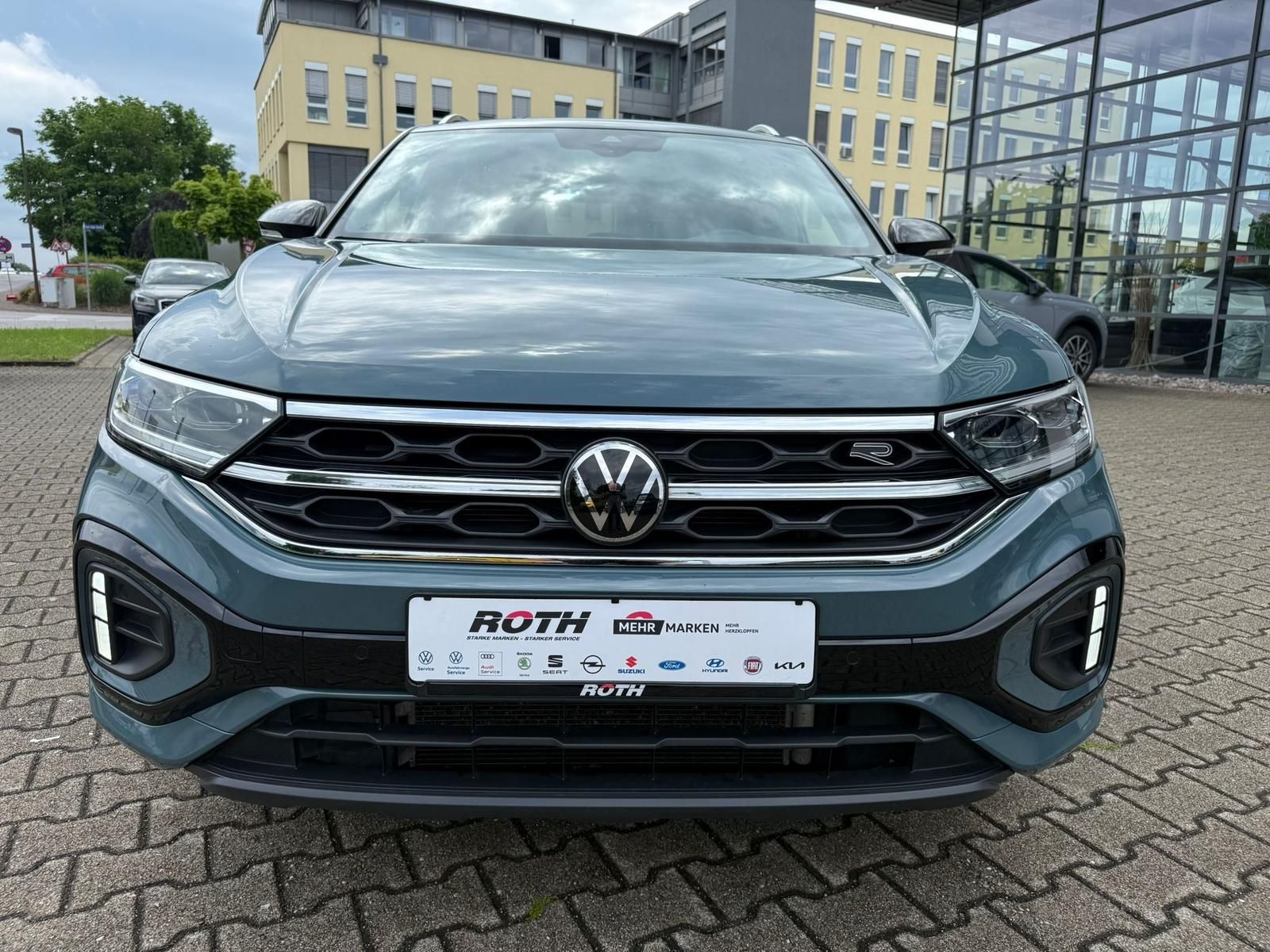 Volkswagen T-Roc 2.0 TDI R-Line - Samsaru's Car Outlet