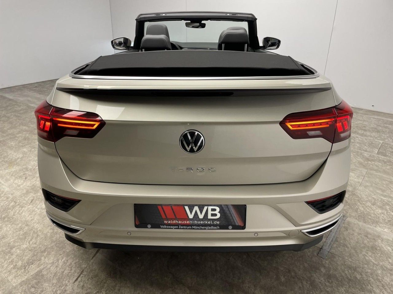 Volkswagen T-Roc 1.5 TSI DSG R-Line - Samsaru's Car Outlet