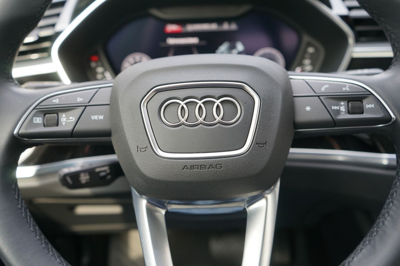 Audi Q3 45 TFSI quattro advanced - Samsaru's Car Outlet