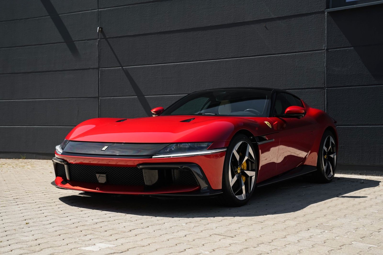 Ferrari 12 Cilindri *Crema* Carbon-Pano-*Blanco COC*