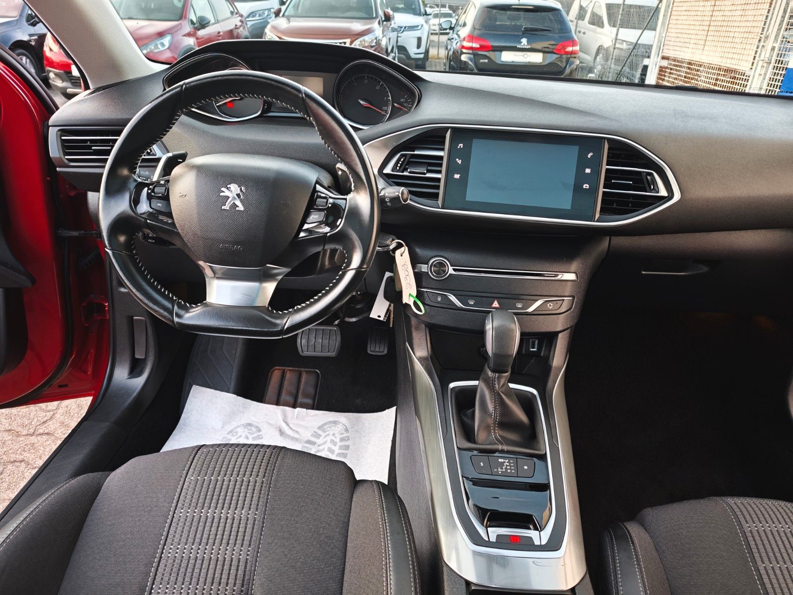 Peugeot 308 BlueHDi 130 EAT6 Allure - Samsaru's Car Outlet