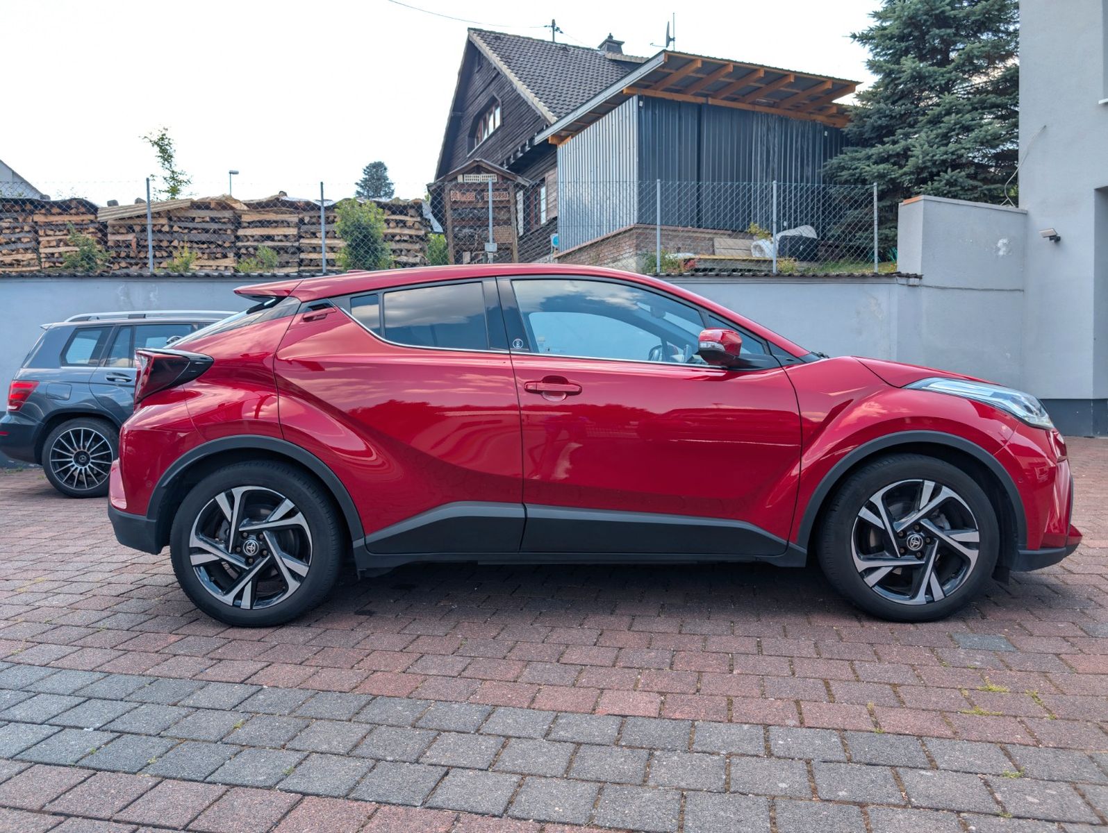 Toyota C-HR Hybrid - Samsaru's Car Outlet