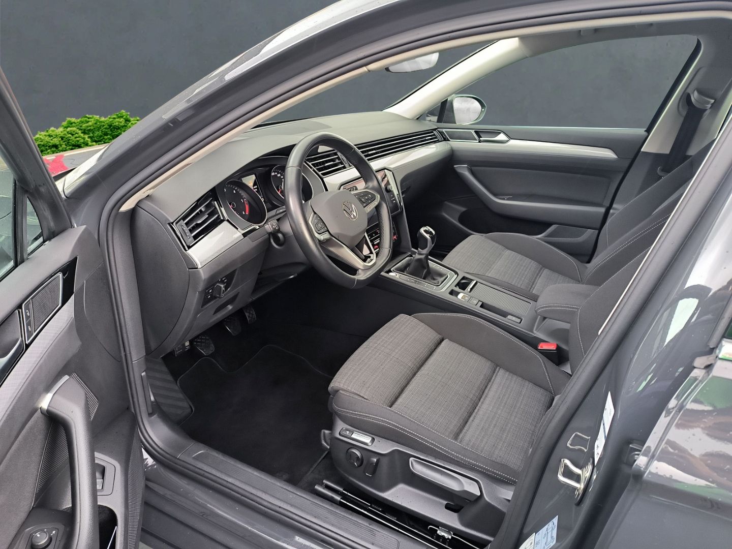 Volkswagen Passat Variant Business 2.0 TDI - Samsaru's Car Outlet
