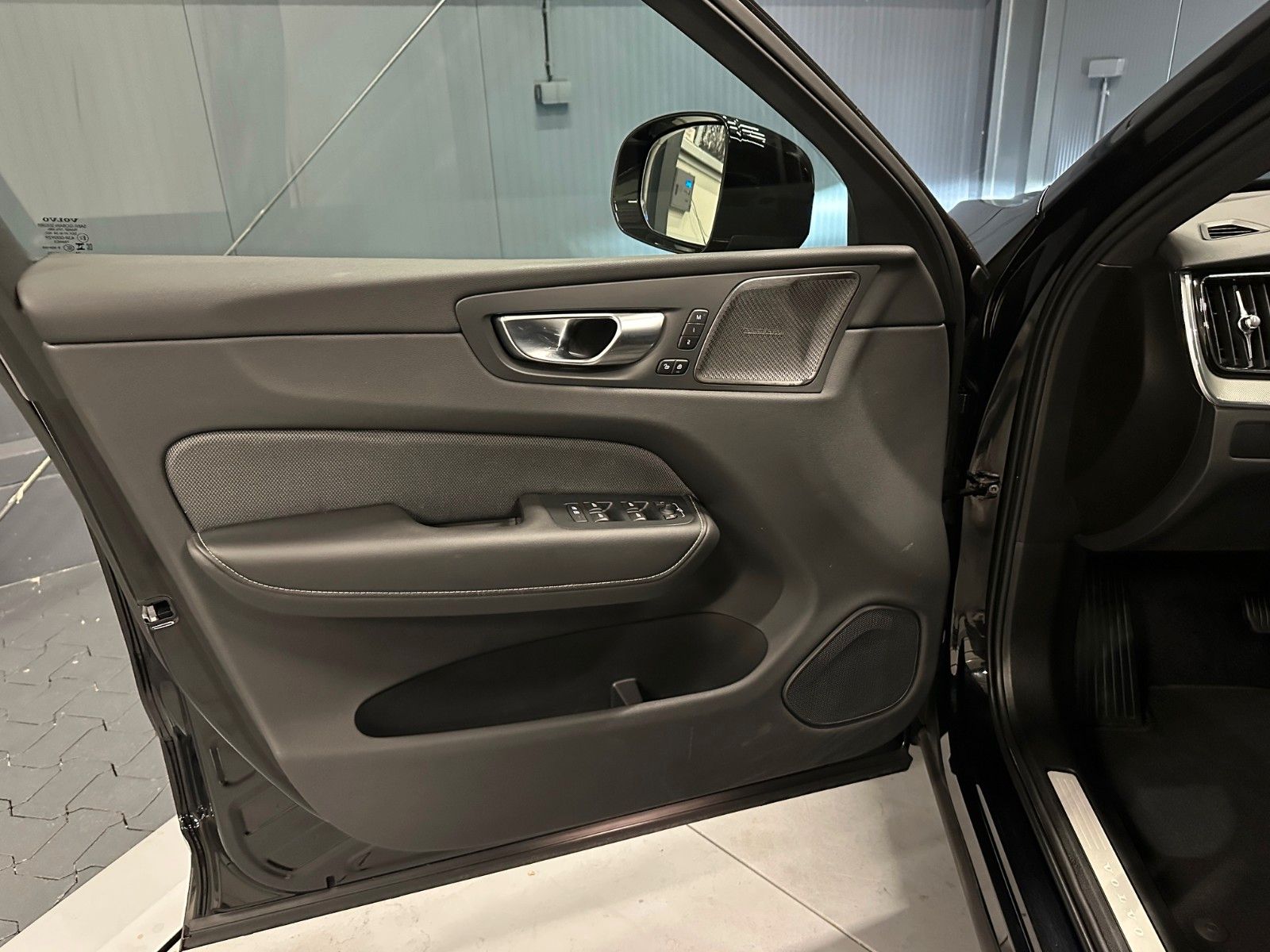 Volvo XC60 Plus Black Edition AWD*21Zoll*PANORAMA*AHK*