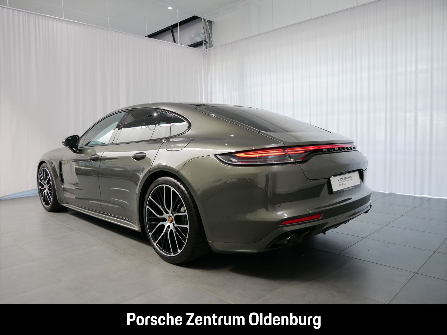 Porsche Panamera 4 E-Hybrid Platinum Edition Matrix LED