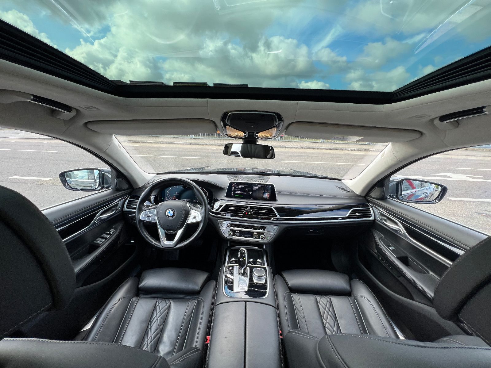 BMW 750 d xDrive HUD HK FINANZIERUNG