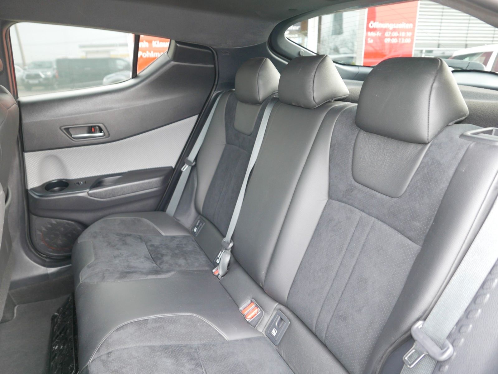 Toyota C-HR Hybrid Style Selection - Samsaru's Car Outlet